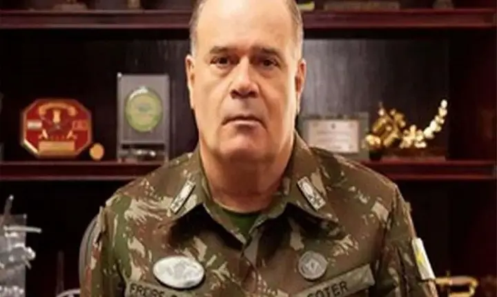 Freire Gomes diz que Bolsonaro não pediu a ele para manter pessoas nos quartéis
