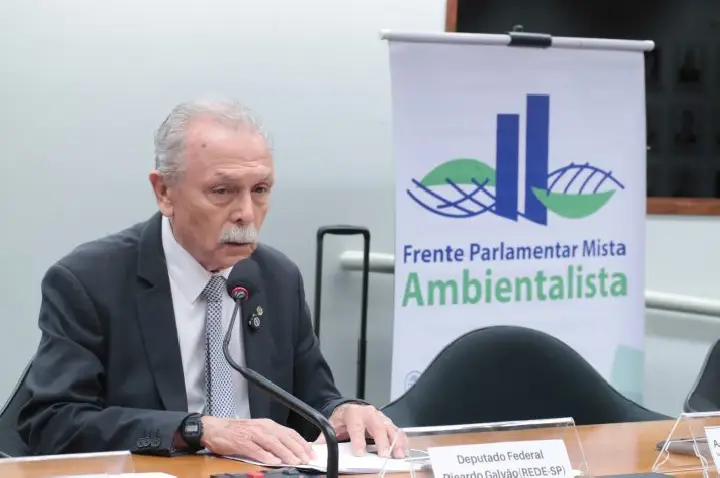 Governo relata dificuldades em acordo global para controle da poluição dos plásticos