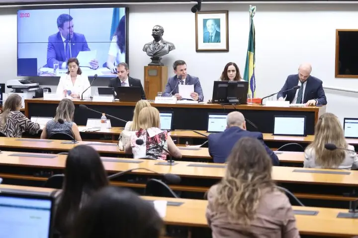 Grupo de Trabalho discute nova legislação para suplementos alimentares e aponta riscos ao consumidor