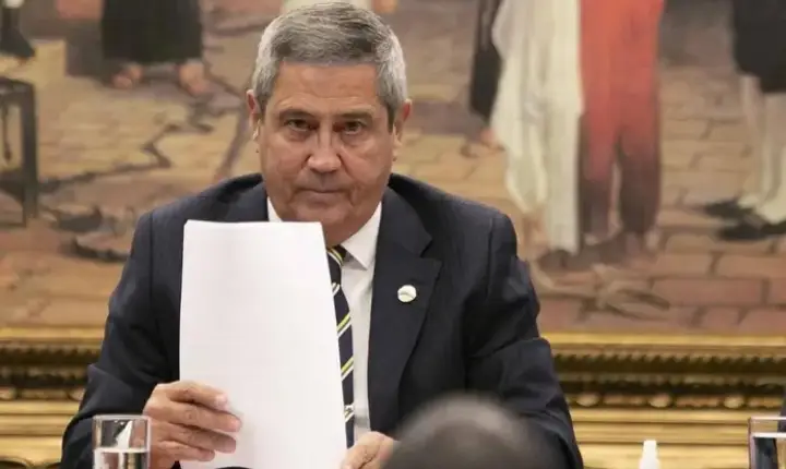 Grupo liderado por Braga Netto tentou obter delação de Cid, diz PF