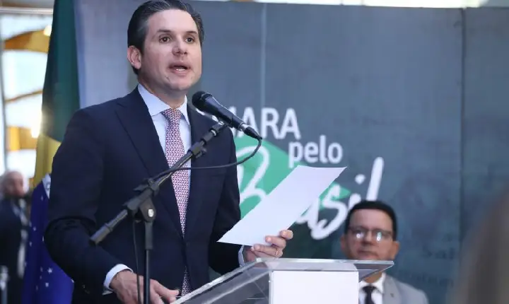 Hugo Motta destaca importância da comunicação e do trabalho parlamentar para a democracia