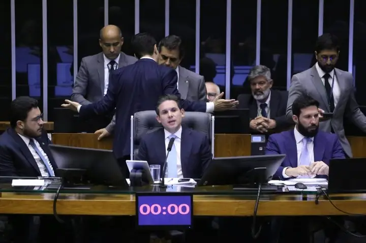 Hugo Motta espera que Banco Central reduza juros nas próximas reuniões do Copom