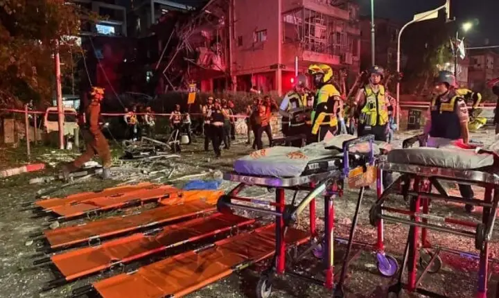 Irã dispara barragens de mísseis balísticos contra Israel, matando três pessoas e ferindo dezenas