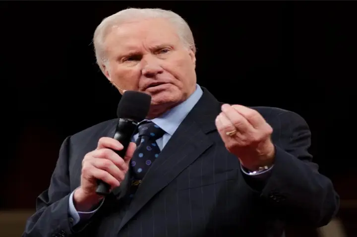 Jimmy Swaggart continua hospitalizado, 'sem mudanças' em seu estado após ataque cardíaco grave