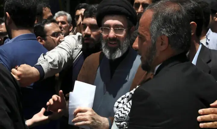 Khamenei do Irã disse que escolherá três possíveis sucessores enquanto se esconde em um bunker