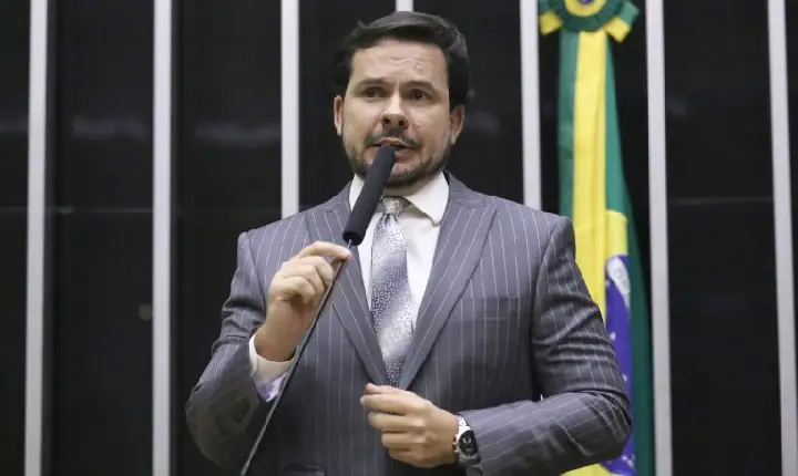 Lei cria estratégia no SUS para atender mulheres com dependência de álcool