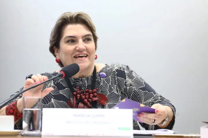 Ministra das Mulheres será ouvida na comissão mista de combate à violência; participe
