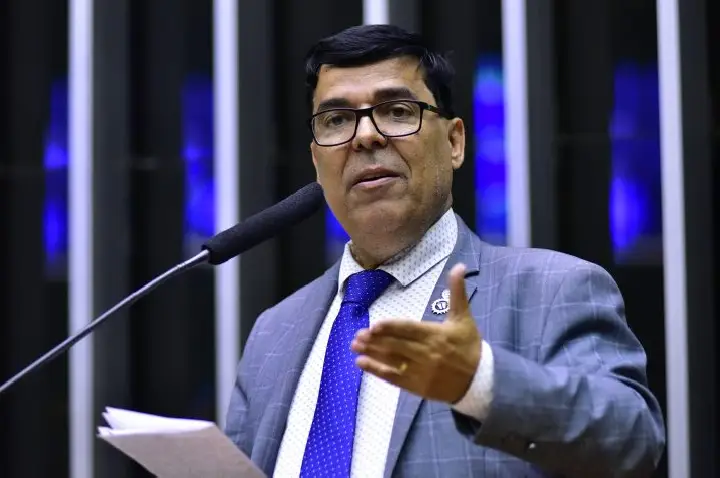 Morre, aos 58 anos, o ex-deputado federal Professor Paulo Fernando