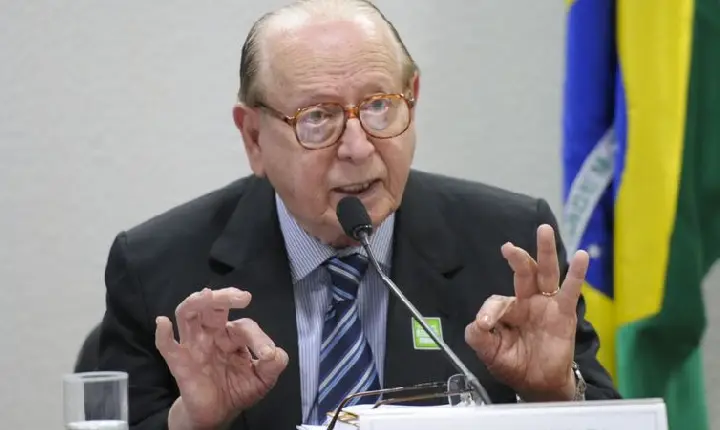 Morre no Rio, aos 97 anos, o escritor e gramático Evanildo Bechara