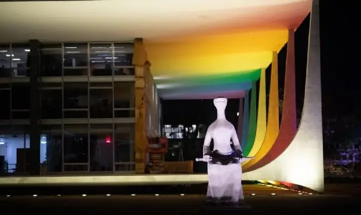 No Dia dos Pais, STF presta homenagem a “homens em relação homoafetiva”