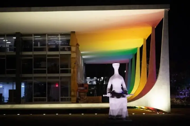 No Dia dos Pais, STF presta homenagem a “homens em relação homoafetiva”