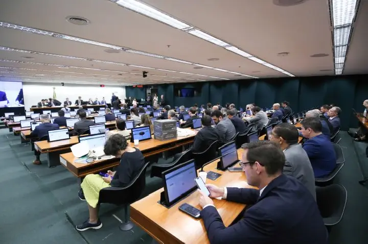 Nota da Consultoria de Orçamento sobre a LDO 2027 aponta dificuldades para estabilização da dívida pública