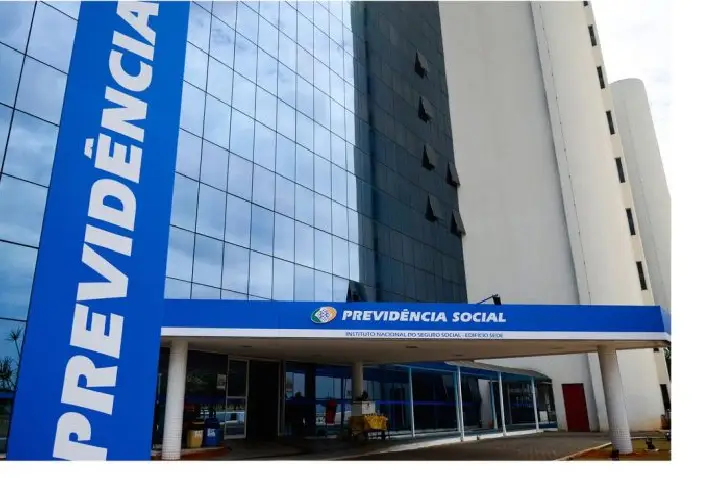 Nova lei proíbe descontos associativos em benefícios do INSS