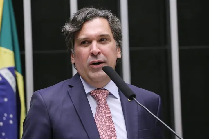 Nova lei reajusta em 8% salário de funcionários do Ministério Público e do Conselho do Ministério Público