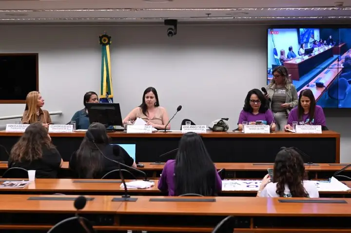 Nutricionistas pedem jornada de 30 horas e piso salarial em audiência na Câmara