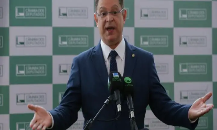 Oposição desembarca em Brasília para defender Bolsonaro