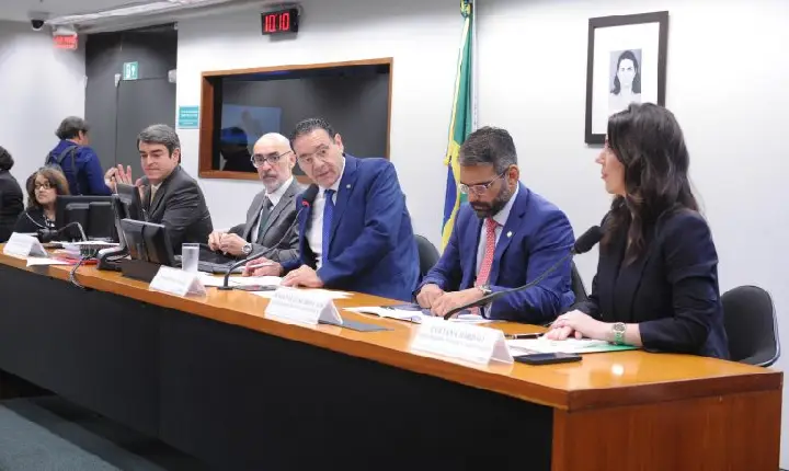 Para juristas, IA pode agilizar a Justiça, mas supervisão humana deve estar em todas as etapas