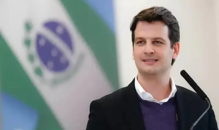 Parecer do MP pede a cassação de Eduardo Pimentel e Paulo Martins