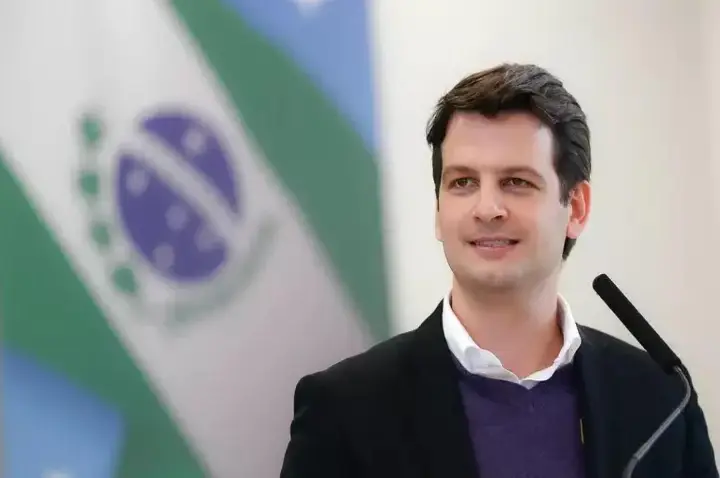 Parecer do MP pede a cassação de Eduardo Pimentel e Paulo Martins
