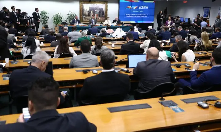Parlamentares do BRICS pedem maior cooperação e comércio intrabloco frente a desafios globais