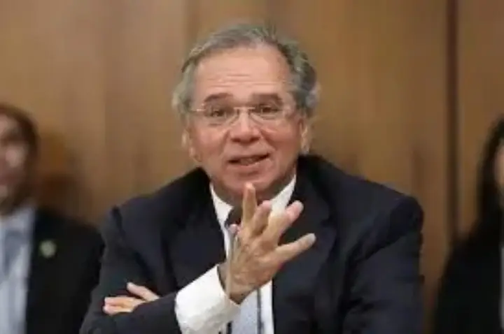 Paulo Guedes é aplaudido de pé durante evento em Nova Iorque