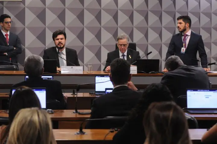 Pedido de vista adia para esta quarta-feira a votação de relatório sobre a tarifa social de energia