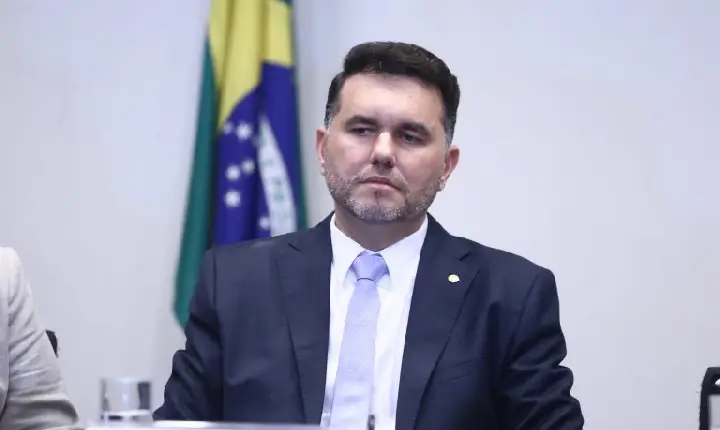 Pedido de vista adia votação do Plano Nacional de Educação