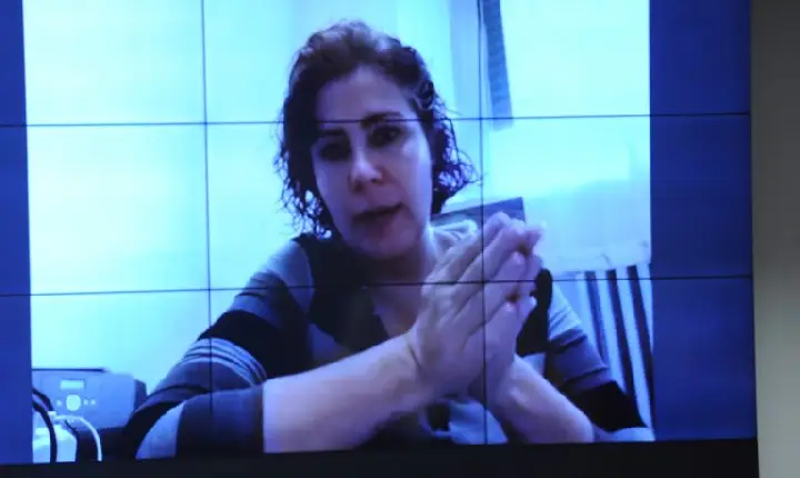 Por insuficiência de votos pela cassação, Câmara mantém mandato da deputada Carla Zambelli