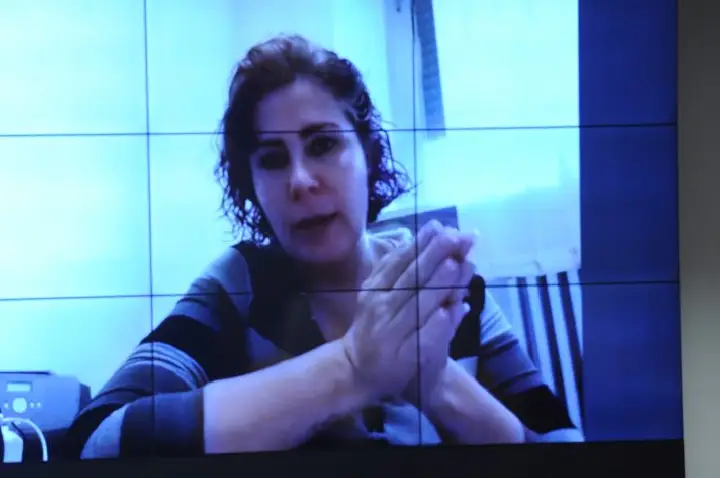 Por insuficiência de votos pela cassação, Câmara mantém mandato da deputada Carla Zambelli