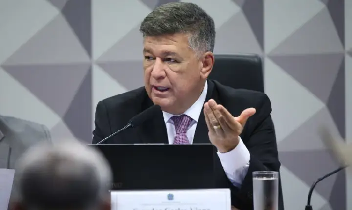 Presidente da CPMI do INSS quer recorrer da decisão do STF de liberar Vorcaro