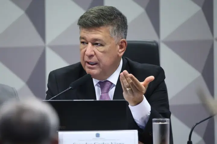 Presidente da CPMI do INSS quer recorrer da decisão do STF de liberar Vorcaro