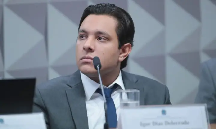 Programador acusado de facilitar descontos ilegais fica calado na CPMI do INSS