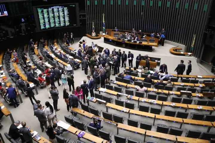 Progressão de pena e polícias municipais são pontos polêmicos no debate da PEC da Segurança Pública