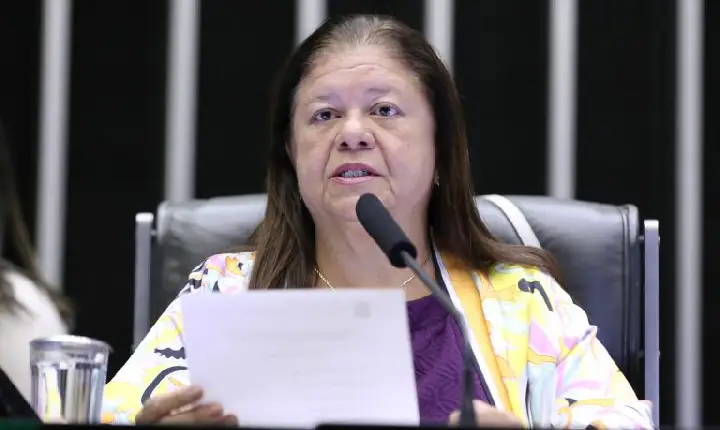 Projeto amplia licença-paternidade para um mês se empresa aderir a Programa Empresa Cidadã