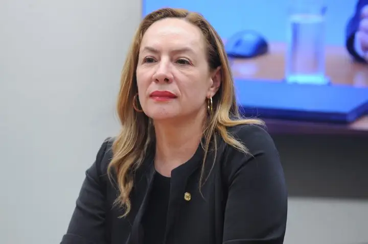 Projeto amplia transparência na publicidade de obras e serviços públicos