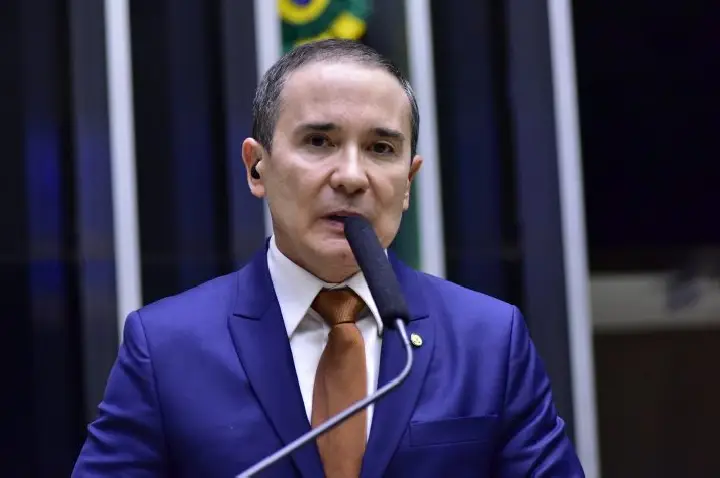 Projeto aumenta pena para exploração sexual infantil em fronteiras