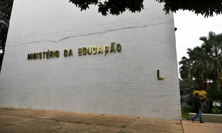Projeto aumenta previsão de cargos para o Ministério da Educação no Orçamento de 2025