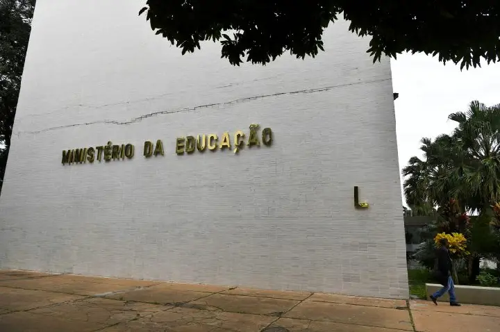 Projeto aumenta previsão de cargos para o Ministério da Educação no Orçamento de 2025