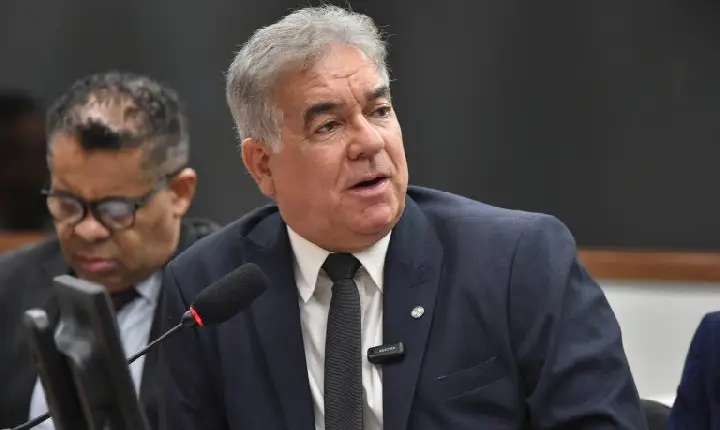 Projeto autoriza aulas de direção em carros automáticos nas autoescolas