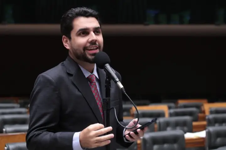 Projeto cria política nacional para uso público de milhas de passagens aéreas