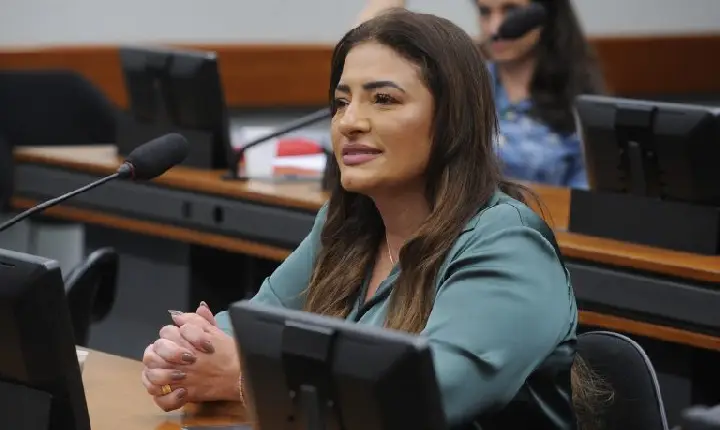 Projeto obriga aplicativos de transporte a oferecer opção de motorista mulher para passageiras