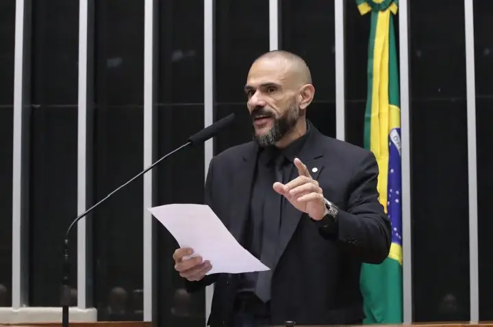 Projeto prevê retorno voluntário de militares aposentados à ativa