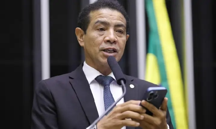 Projeto proíbe uso de imagens desrespeitosas à fé cristã em desfiles de escola de samba