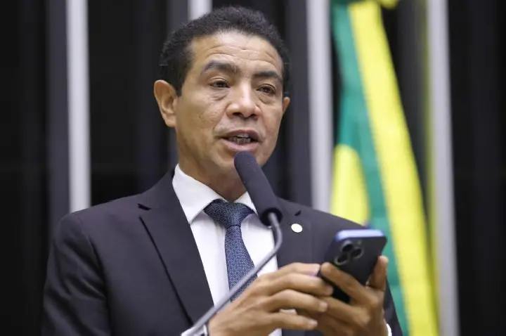 Projeto proíbe uso de imagens desrespeitosas à fé cristã em desfiles de escola de samba