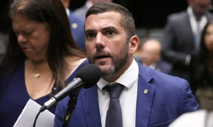 Projeto propõe corte de gastos públicos para compensar isenções fiscais