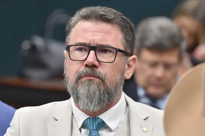 Projeto repassa ao empregado a responsabilidade pelo recolhimento de encargos trabalhistas