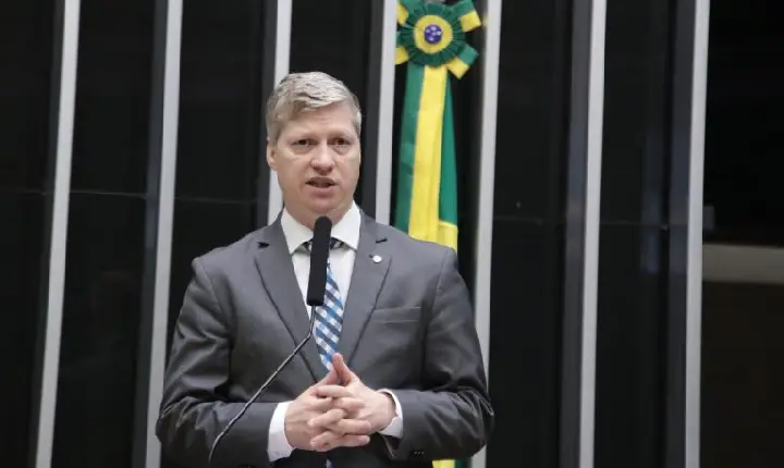 Projeto suspende necessidade de visto para turistas de Austrália, Canadá, EUA e Japão visitarem o Brasil