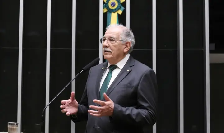 Projeto suspende uso de nome social em concurso