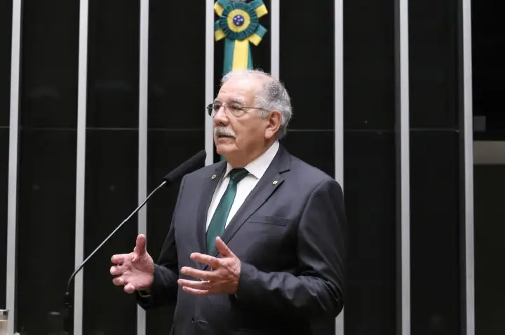 Projeto suspende uso de nome social em concurso