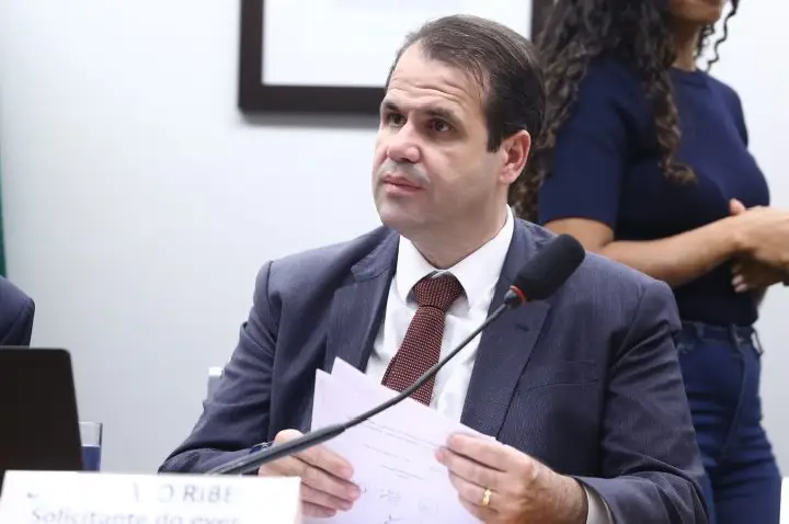 Projeto tipifica crimes de falsificação e de comercialização ilícita de cigarros